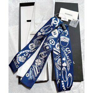 NWOT w/box CHANEL blue white silk slim scarf headband purse logo flower hearts